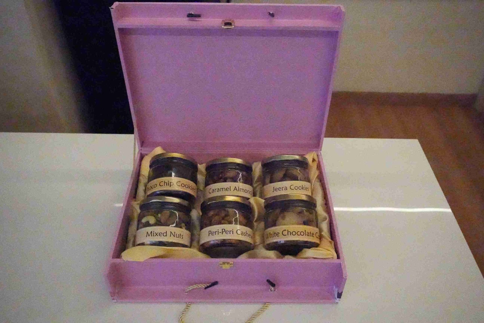 TCD Crunch & Munch Hamper (6 Jars) - Image 2